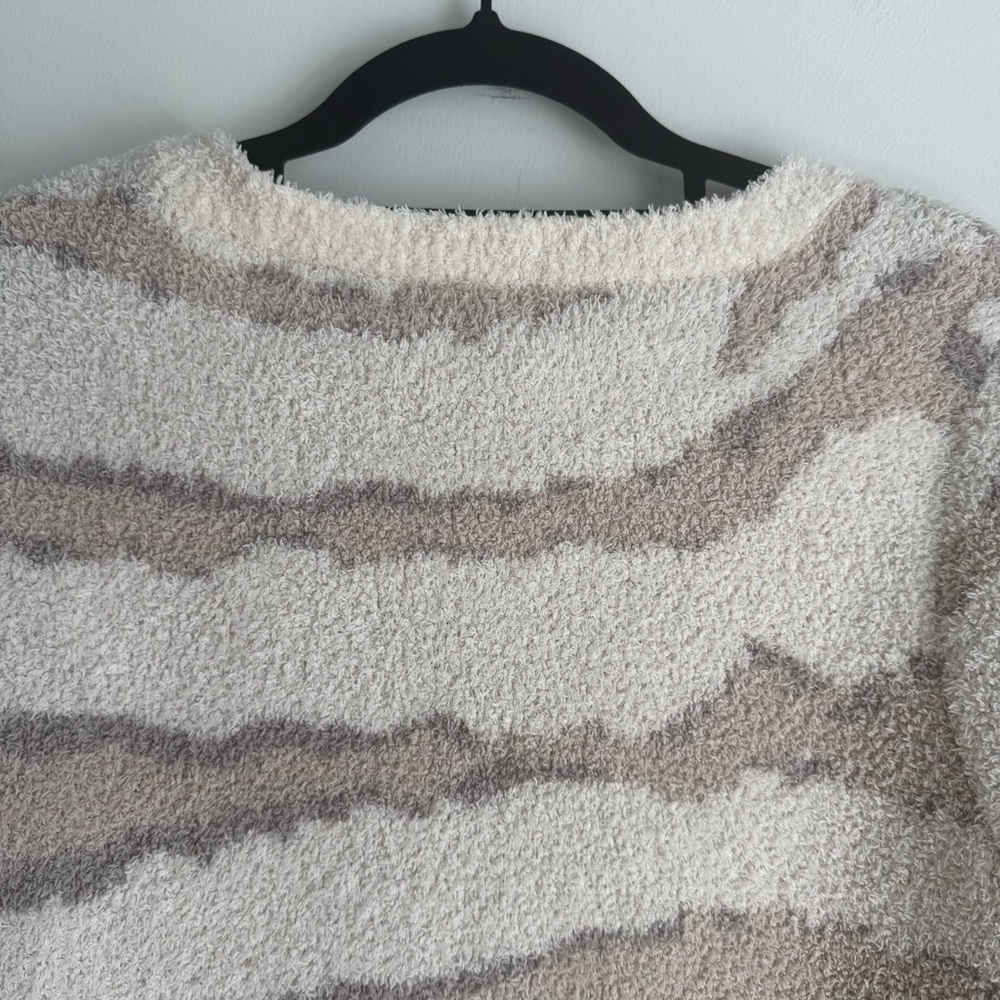 Barefoot Dreams CozyChic Women's S
Seaside Crewneck Pullover Zebra Print
Sweater - Picture 9 of 10